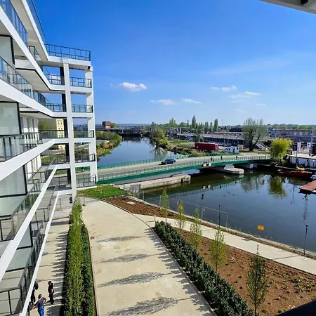 Carpe Diem Riverside 아파트 *